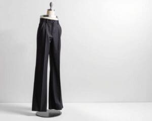 Balenciaga broeken: Gedurfd en minimalistisch design