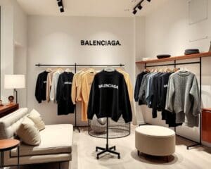 Balenciaga oversized sweaters: Innovatief en comfortabel